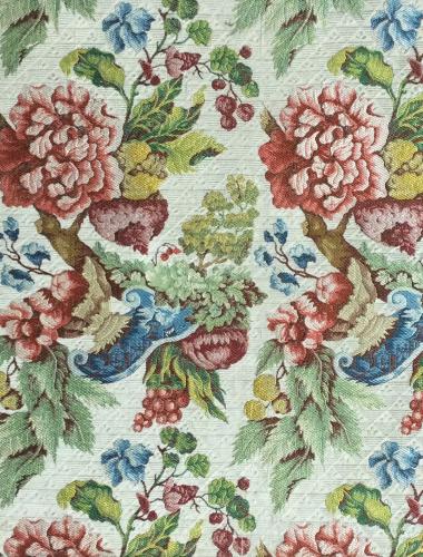 Laize de soie à fond blanc et motifs de fleurs, début du 18e siècle, soie brochée