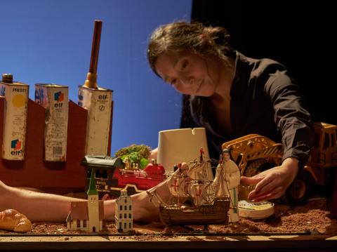 Vue du spectacle La Conquête, Compagnie à - Photo Jef Rabillon